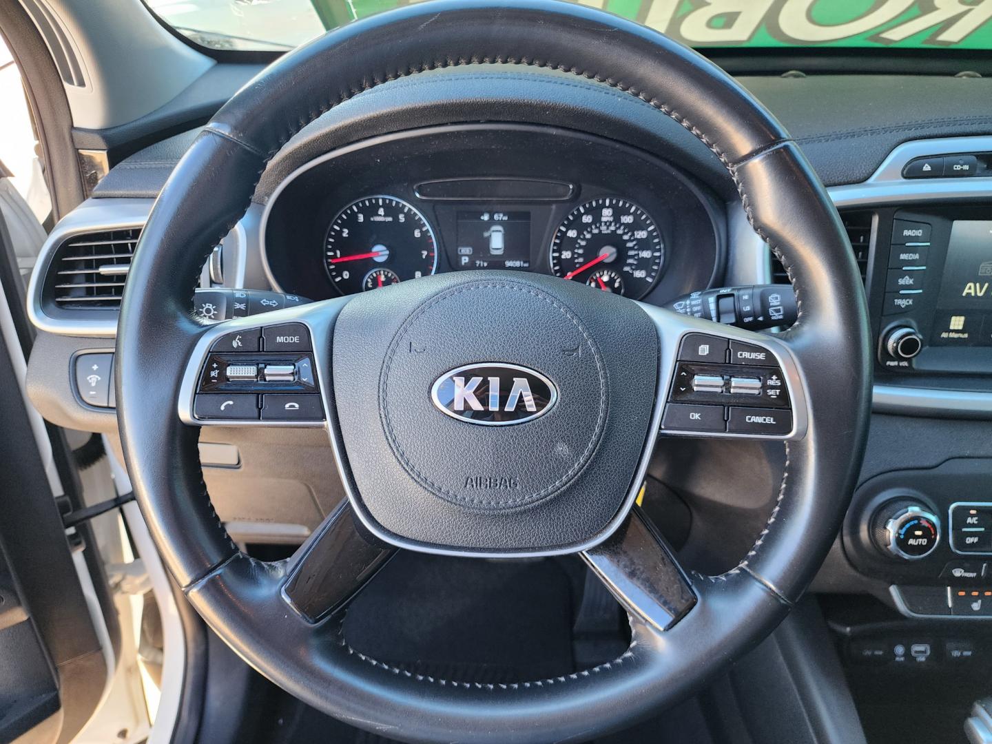 2019 DIAMOND WHITE Kia Sorento LX (5XYPG4A32KG) , AUTO transmission, located at 2660 S.Garland Avenue, Garland, TX, 75041, (469) 298-3118, 32.885551, -96.655602 - Welcome to DallasAutos4Less, one of the Premier BUY HERE PAY HERE Dealers in the North Dallas Area. We specialize in financing to people with NO CREDIT or BAD CREDIT. We need proof of income, proof of residence, and a ID. Come buy your new car from us today!! This is a LIKE BRAND NEW 2019 KIA SOR - Photo#12